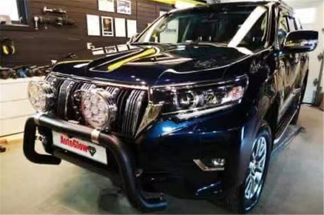 Applying Ceramic Coating To Protect The Car